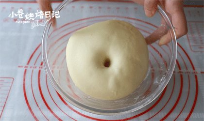 是土豆还是面包？看着这一篮土豆你能辨别吗,面团发至2-2.5倍大。（用手指沾高粉戳进来，洞不会回缩即可），取出揉匀排气。