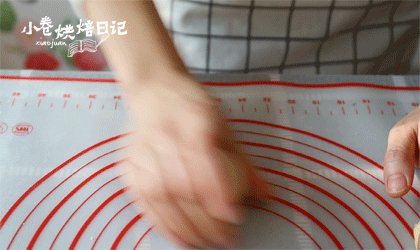 是土豆还是面包？看着这一篮土豆你能辨别吗,分割，均分成6份，滚圆，盖保鲜膜松弛15分钟左右。