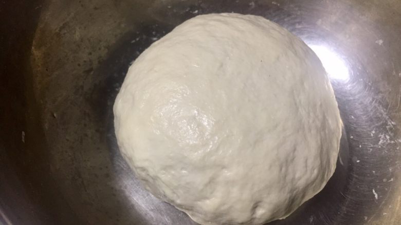 年味~团圆手工韭菜水饺,和把面到“三光政策”,放一旁静置,如不知怎么和面可以参考我之前酱肉包食谱的说法