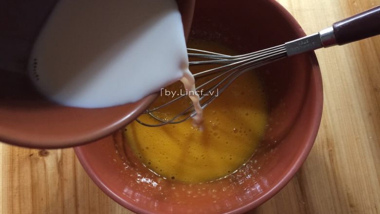可可戚风蛋糕(八寸),加入纯牛奶