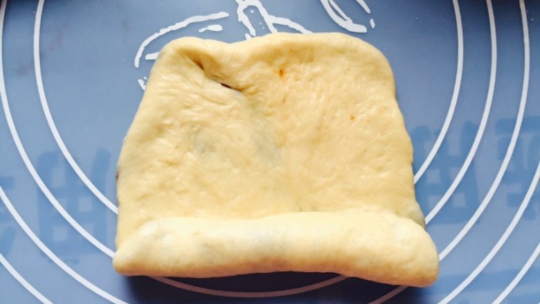 豆沙毛毛虫,翻过来面,从下向上卷