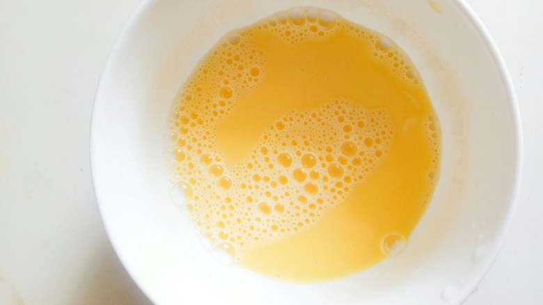 黄金紫薯面包,<a style='color:red;display:inline-block;' href='/shicai/ 9'>鸡蛋</a>打散