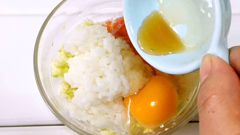 宝宝辅食之鳕鱼蒸饭,加入1-2克食用油
