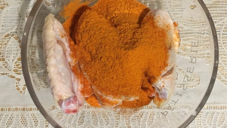 奥尔良烤鸡翅,倒入
