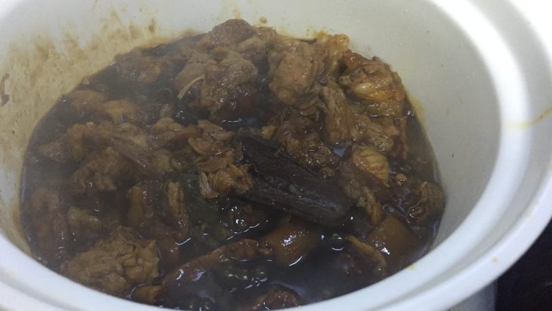 苏式红烧羊肉,转入炖盅。