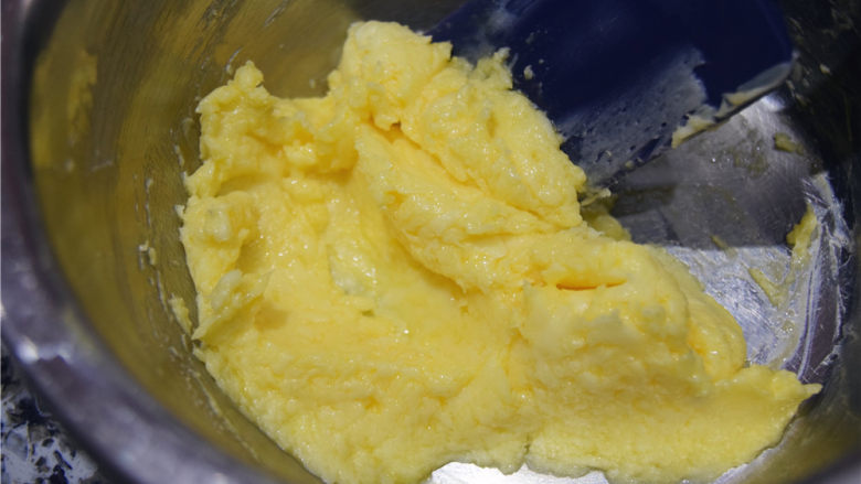 香醇感恩乳酪棒,会有一点水油分离,没有关系。继续下面的操作。
