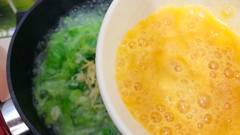 暖冬系列の清欢~生菜萝卜丝虾皮鸡蛋汤,下鸡蛋液,熄火