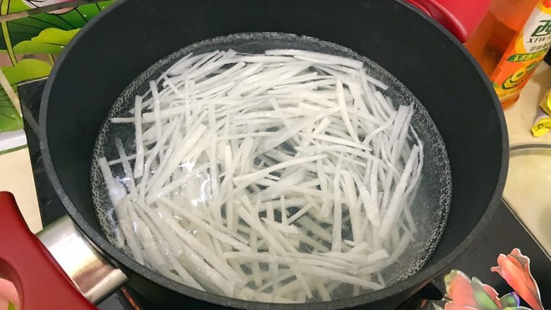 暖冬系列の清欢~生菜萝卜丝虾皮鸡蛋汤,大火开煮