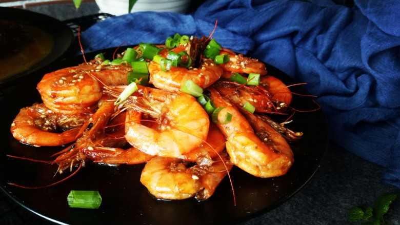 爆炒蒜蓉虾,再来一张成品图