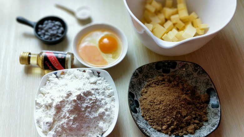 #香酥可口#趣多多曲奇饼干,准备食材,并称重。