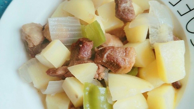 牛肉炖土豆,然后就可以出锅了