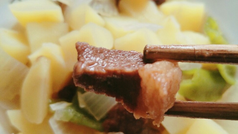 牛肉炖土豆,个人认为还不错，我家姑娘吃了好多