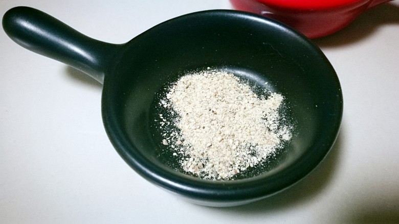 阳光早餐~洋葱鸡蛋盏,撒些<a style='color:red;display:inline-block;' href='/shicai/ 720'>胡椒粉</a>