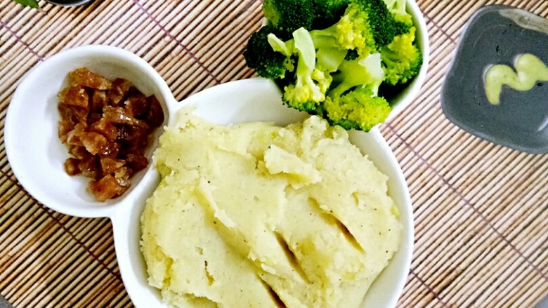 金盏芝士土豆,烤盘擦油，防粘