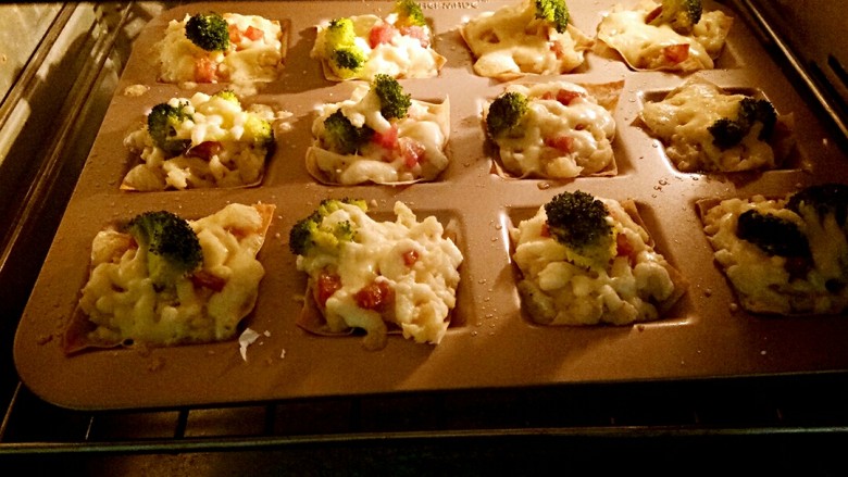 金盏芝士土豆,烤箱180度8分钟。