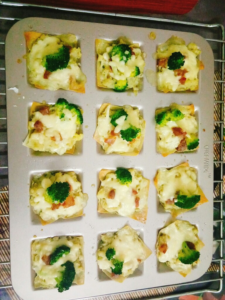 金盏芝士土豆,云吞皮翠翠的，一下子吃一半了