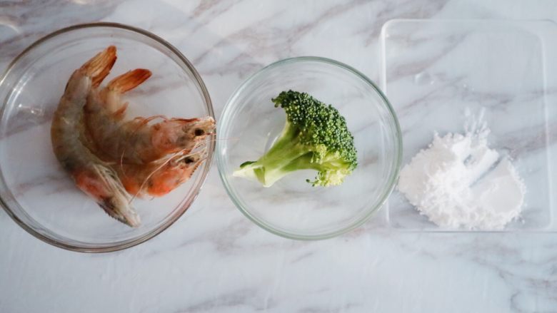 宝宝辅食之西兰花虾丸,准备好所需要的食材