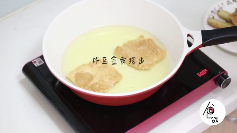 家庭版煎饼果子,至金黄捞出(没有也可以不放)