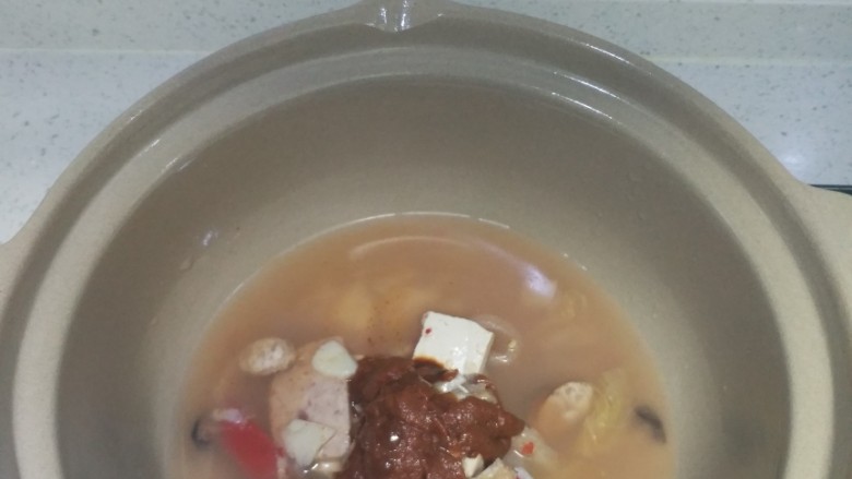 部队火锅,两人份的汤底有点少,在加三分之二的清水
