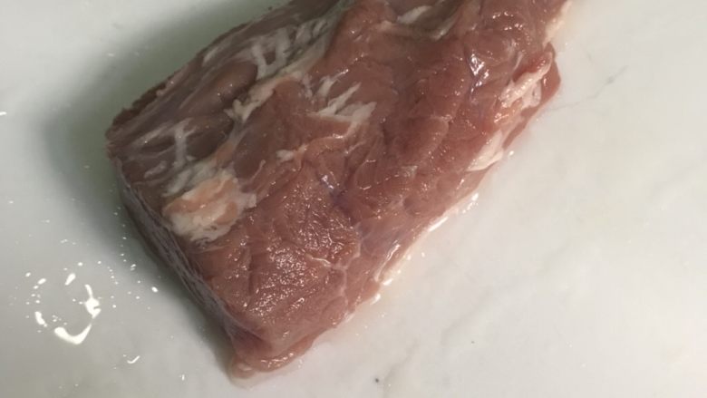 水煮肉片,瘦肉洗干净