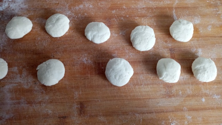 仿春卷,面团揪成剂子