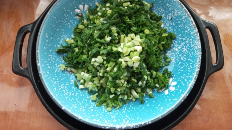 仿春卷,<a style='color:red;display:inline-block;' href='/shicai/ 116'>韭菜</a>切末