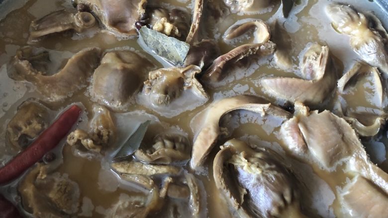 香辣卤鸡胗,关火,浸泡俩小时