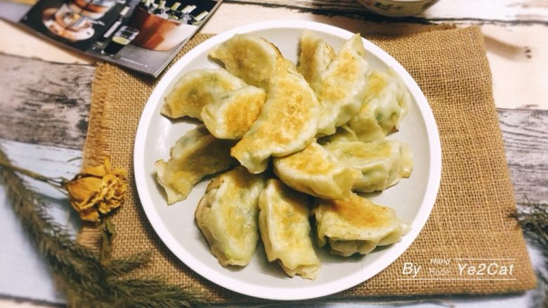 日式煎饺 香甜可口,味道十分鲜美！一盘自己全吃了…哇咔咔…