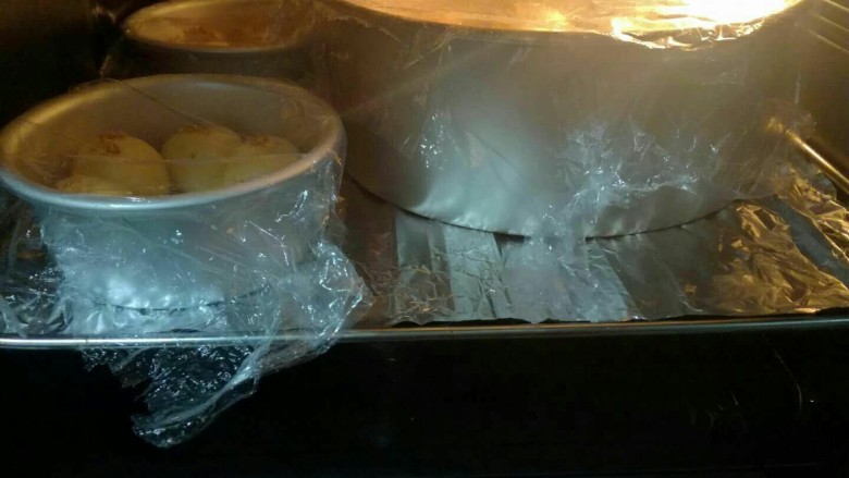 花环小汉堡,发酵大概55分钟左右,发酵好的状态是,按下去面团会有回弹。