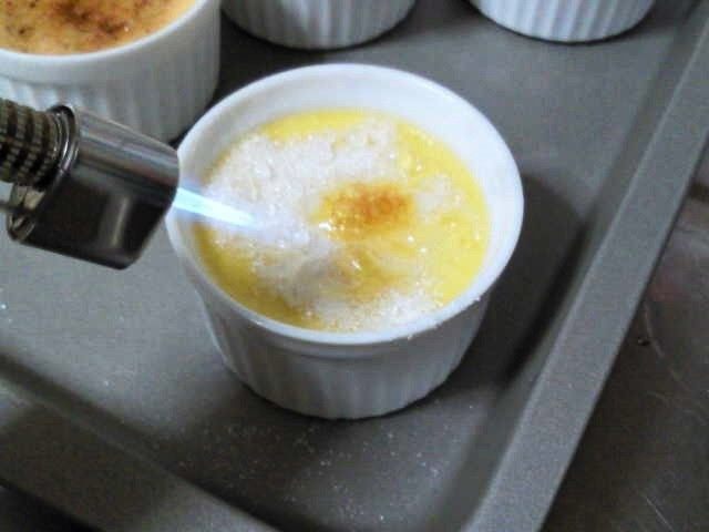 南瓜布丁,食用前表面撒适量粗沙糖,用喷枪喷出焦糖色