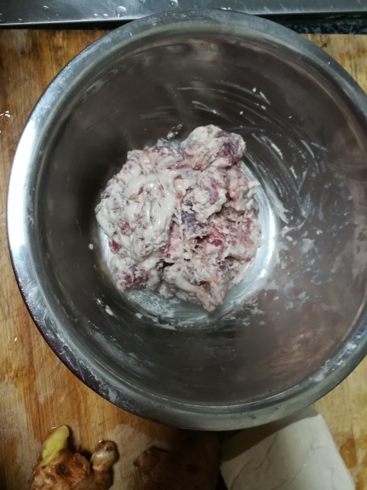 美味可口、营养均衡的酸辣牛肉汤,你值得拥有!,搅拌均匀