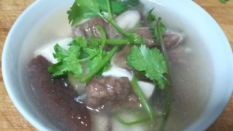 美味可口、营养均衡的酸辣牛肉汤,你值得拥有!,特写一下,诱惑到你没有?