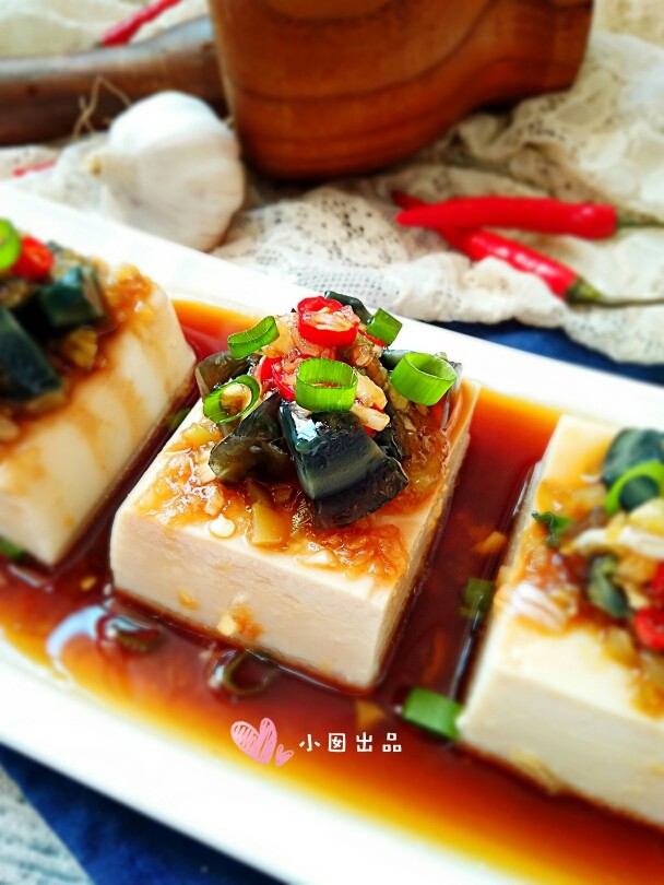 皮蛋豆腐,高颜值快手菜。