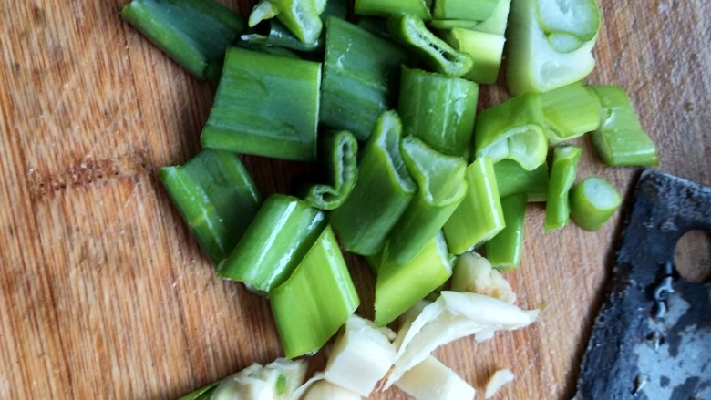 小炒肉片,切好<a style='color:red;display:inline-block;' href='/shicai/ 3250'>葱</a>