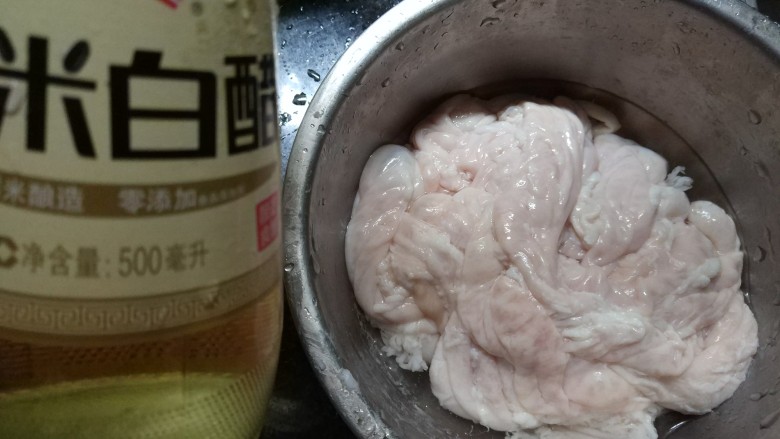 爆炒大肠,用醋再泡洗一遍,除去肠子的异味
