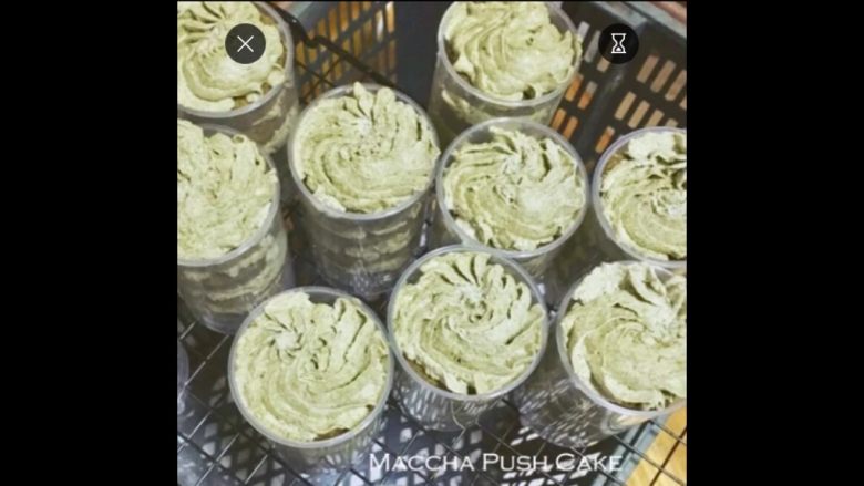 推推乐花束蛋糕(附鲜花包装方法) | Maccha &Cocoa Push Cake,这个是抹茶口味的,个人比较喜欢哈哈
可以看到,没有放餐布的是比较随意的
想要提高逼格就随便丢个餐布下去吧