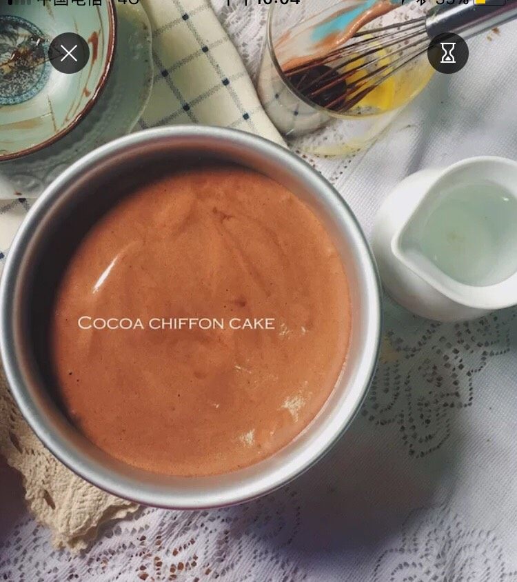 推推乐花束蛋糕(附鲜花包装方法) | Maccha &Cocoa Push Cake,搅拌均匀后倒入6寸戚风模具
130度60分钟
原配方是150度50分钟
这个得视每个人烤箱情况而定!
这个得视每个人烤箱情况而定!
这个得视每个人烤箱情况而定!
重要的事情说三遍。
基本是闻到蛋糕香味我就会去旁边晃悠观察了,用牙签插下去拔出来没有黏黏的面糊带出来就是烤熟了的戚风啦~