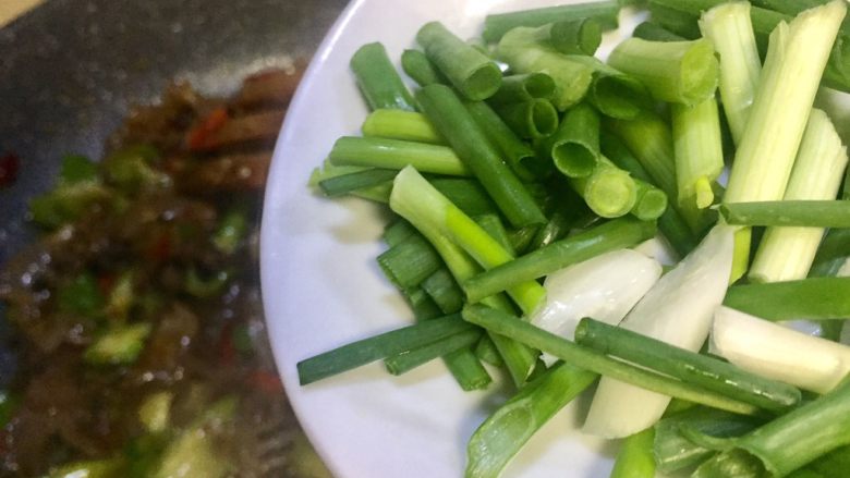 #年味#~团圆泡椒鸭胗,小火,最后放入小葱,稍炒匀起锅了