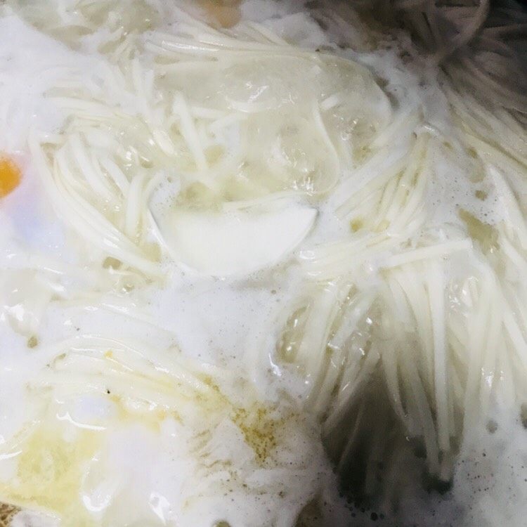 三人份汤面,面条根根分明
中火