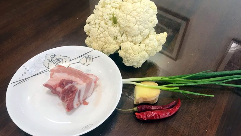 花菜烧肉,准备好用料