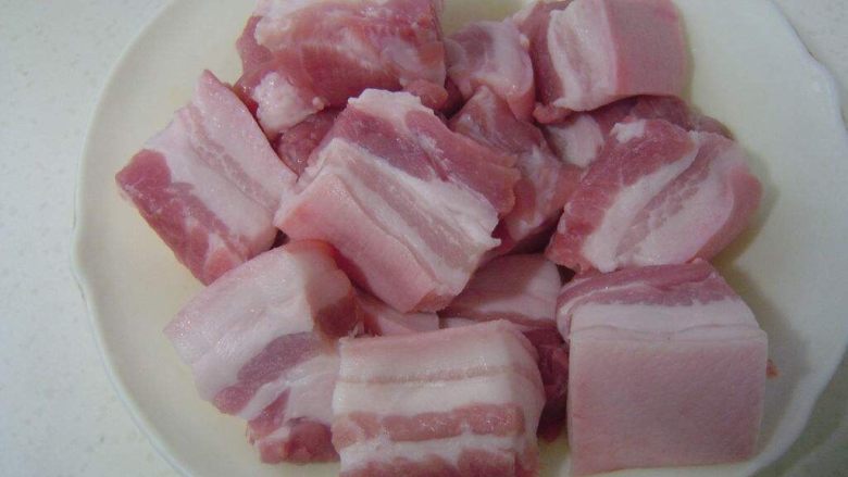 板栗红烧肉,<a style='color:red;display:inline-block;' href='/shicai/ 428'>五花肉</a>切块