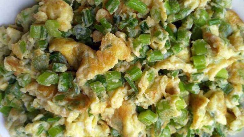 芹菜炒鸡蛋,出锅，。很简单的就跟韭菜炒鸡蛋一样