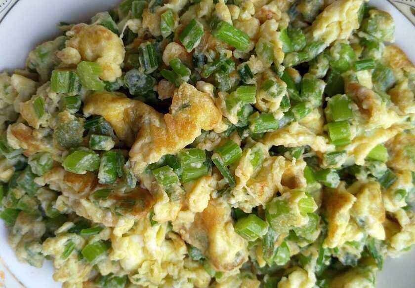 芹菜炒鸡蛋