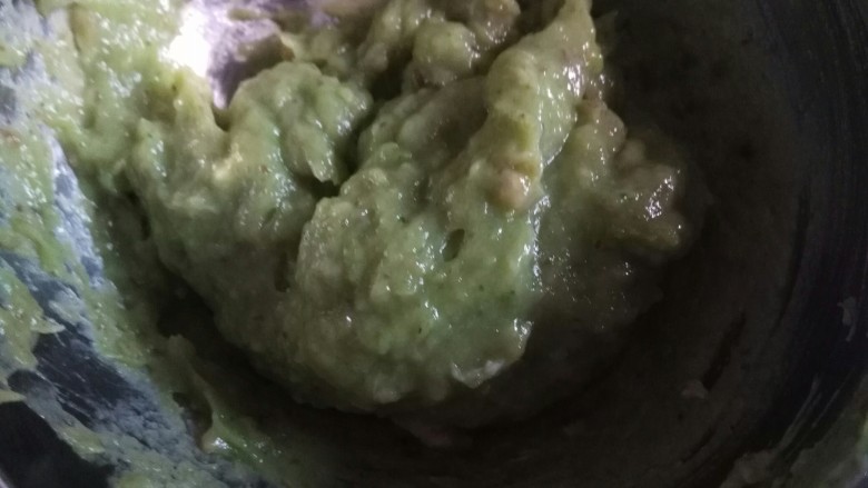 小米鸡肉丸子,宝宝辅食,取适量肉泥搓成圆形
