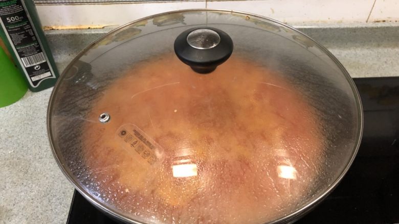 茄汁鹰嘴豆,搅拌均匀后盖好锅盖大火焖煮!