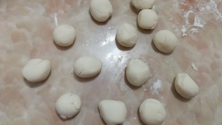 生煎小笼包,分为13份,可以做13个小包子