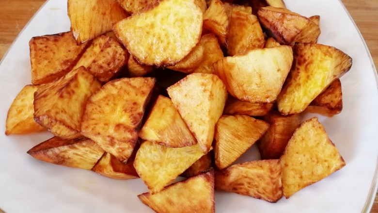 东北家常菜_地瓜挂浆,炸好的地瓜