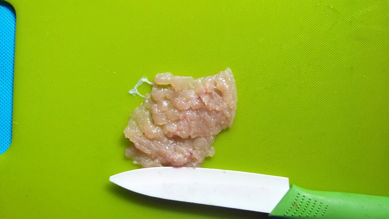 迷你汉堡,把鸡肉切暗痕,方便入味