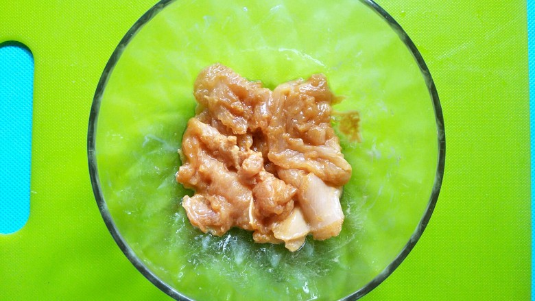 迷你汉堡,再倒点油,搅拌均匀备用