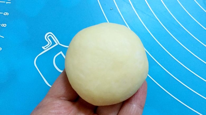卡达仕面包(汤种),取一面团揉匀揉圆